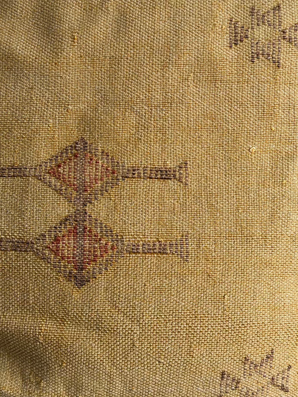 Bomuld pude i gul farve 50 x 50 cm.