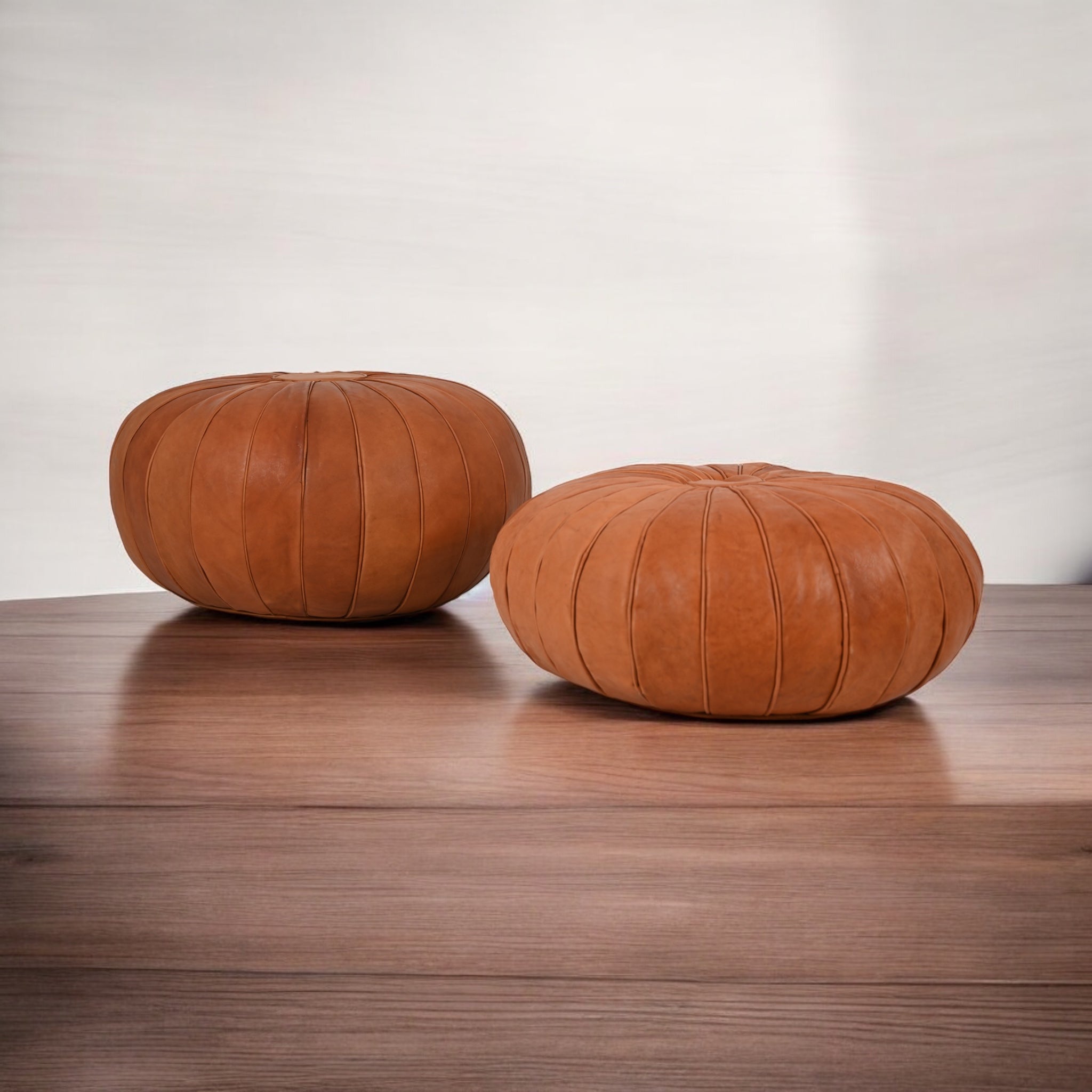 Læder Puf i cognac farve moenster