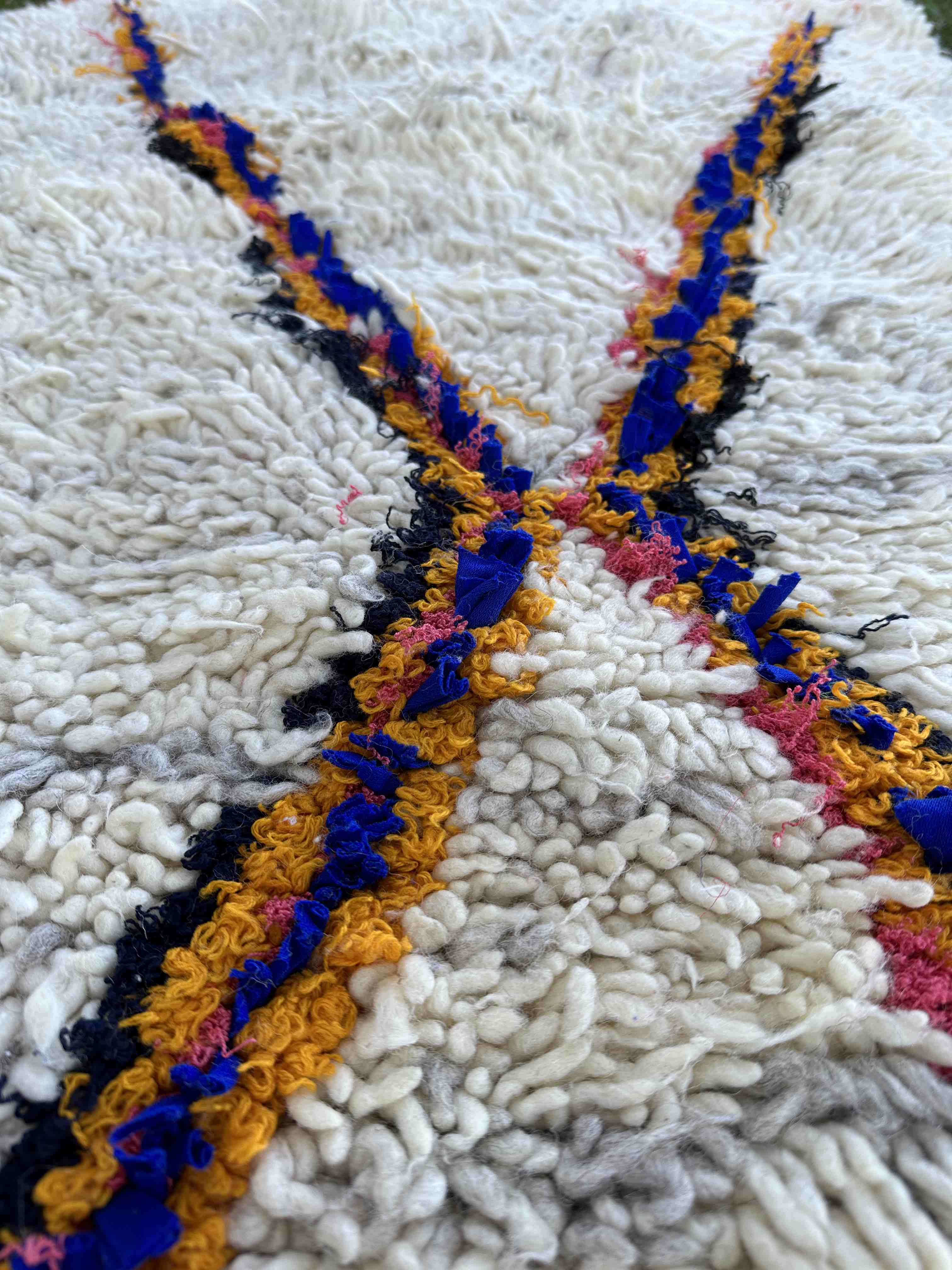 Beni Quarain-tæpper tynde striber i gul, blå, lysrød og sort