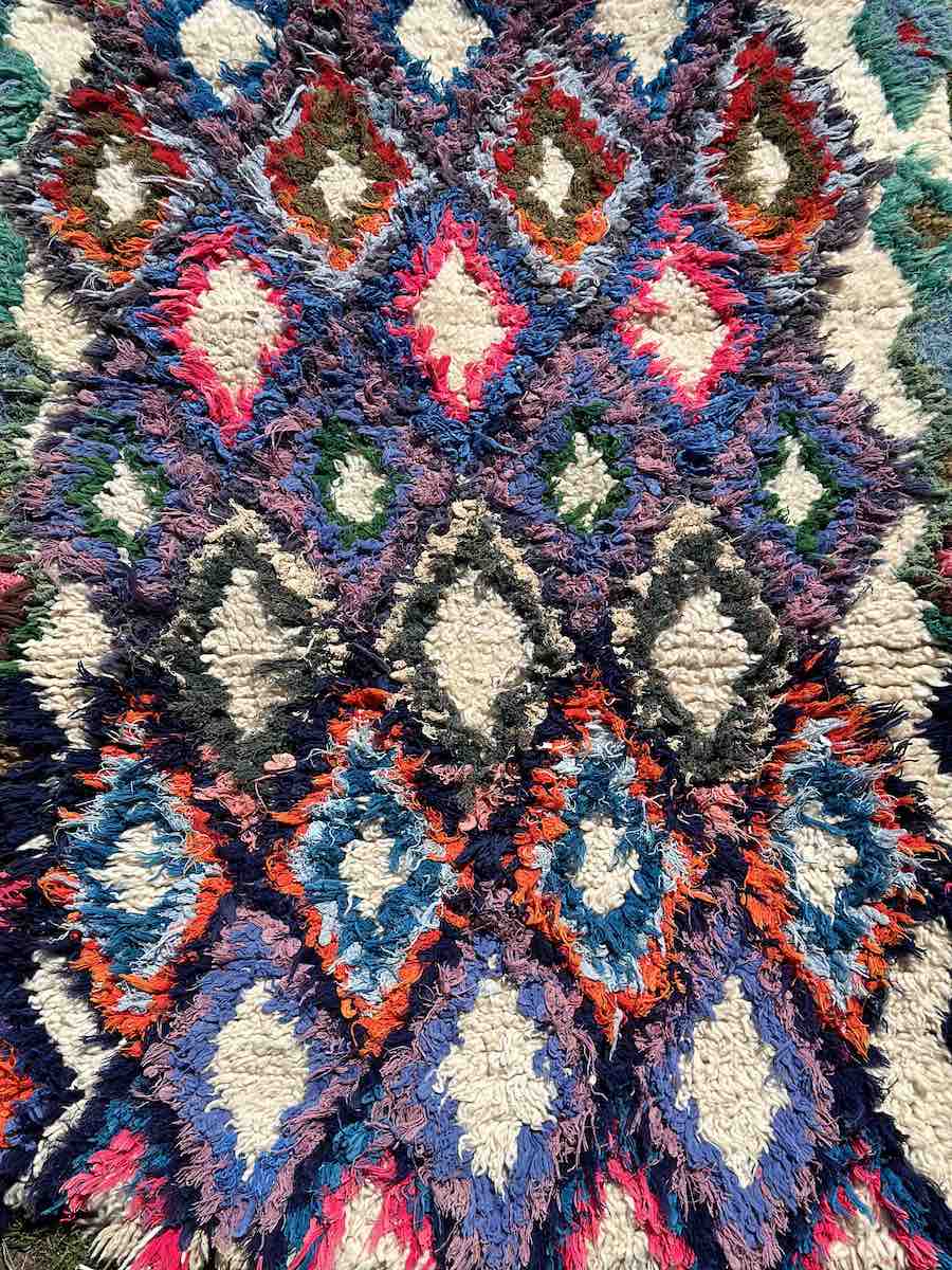 Beni Quarain-tæppet, der er fyldt med smukke farver