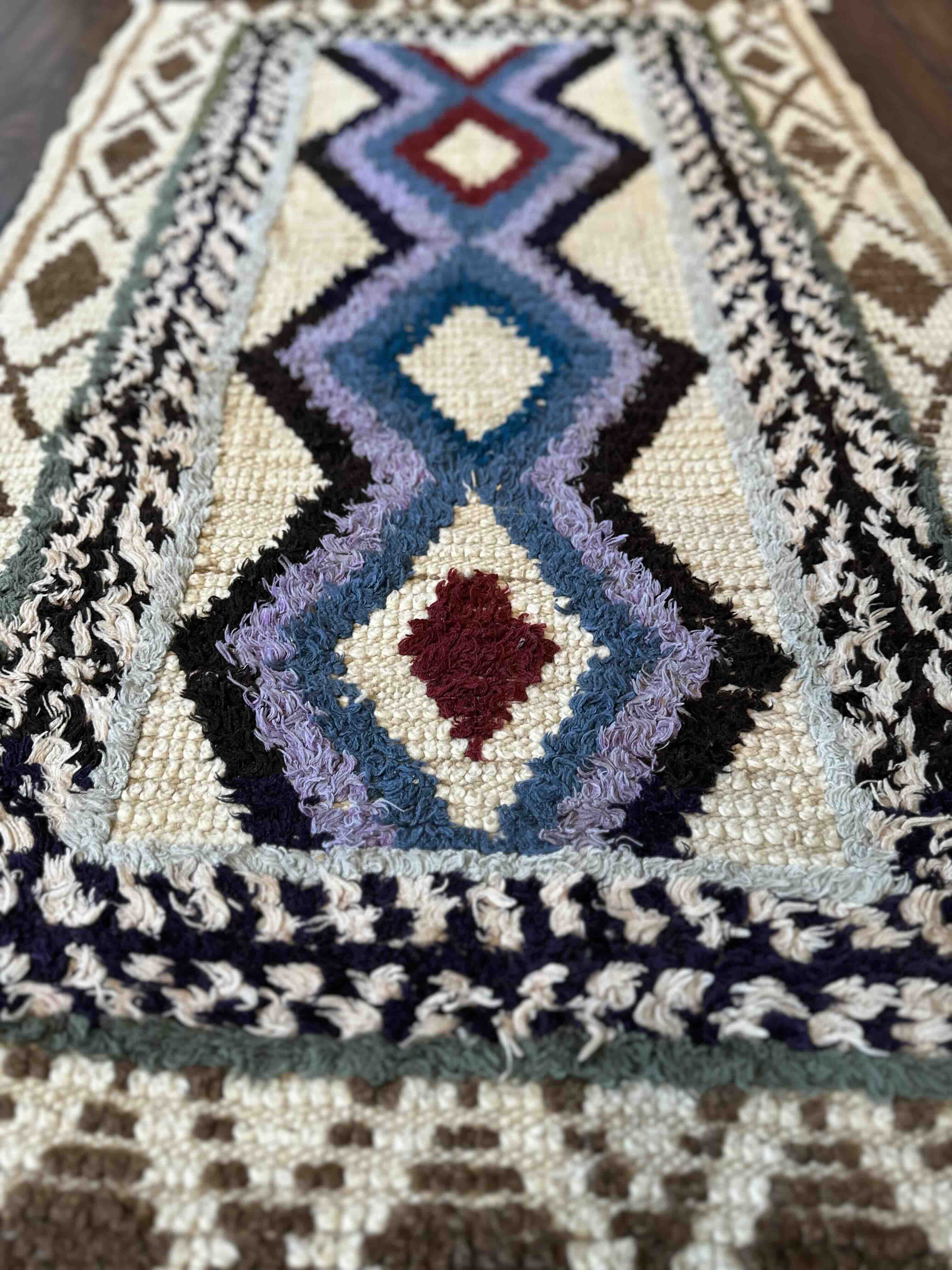 Eksklusivt Beni Quarain-tæppe fra Marokko.